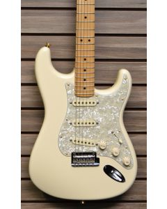 Fender American Standard Stratocaster (2013) w/ Case and Extras.
