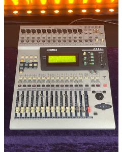 Yamaha 01V 16 Channel Digital Audio Console, 2000's w/ Hard Case SN0723