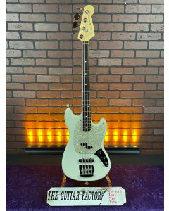 2018 Fender American Performer Mustang Bass, Rosewood Fingerboard, Arctic White w/ Gig Bag SN0827