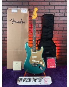 Fender American Professional Classic Stratocaster, Rosewood Fingerboard, Faded Sherwood Green Metallic/Gold Store Demo w/ Gig Bag
