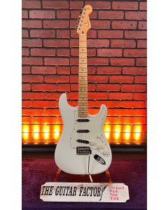 2022 Fender Player Stratocaster, Maple Fingerboard, Polar White. Custom Putnam Pickups SN1227