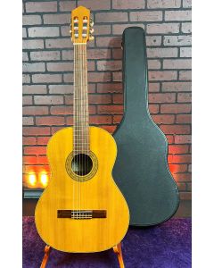 1990 Artesano Model 40 Classical Guitar Made in Spain w/ Chipboard Case. SN0623