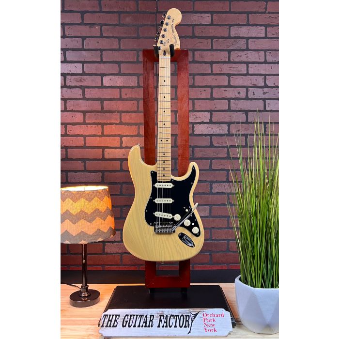 2018 Fender Deluxe Stratocaster Vintage Blonde Ash Body Noiseless Pickups Locking Tuners. MIM SN3207