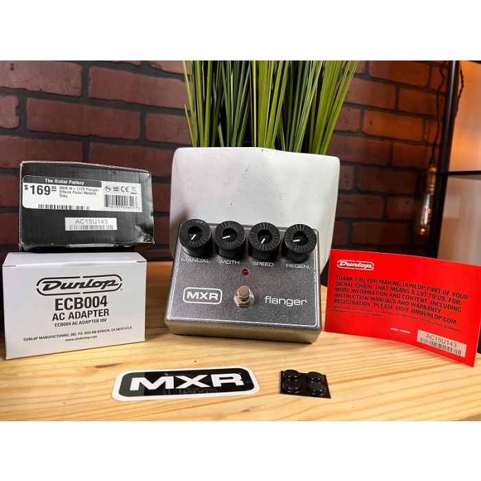 MXR M117R Flanger Reissue Guitar Effects Pedal & Power Supply Metallic Grey  SN5143